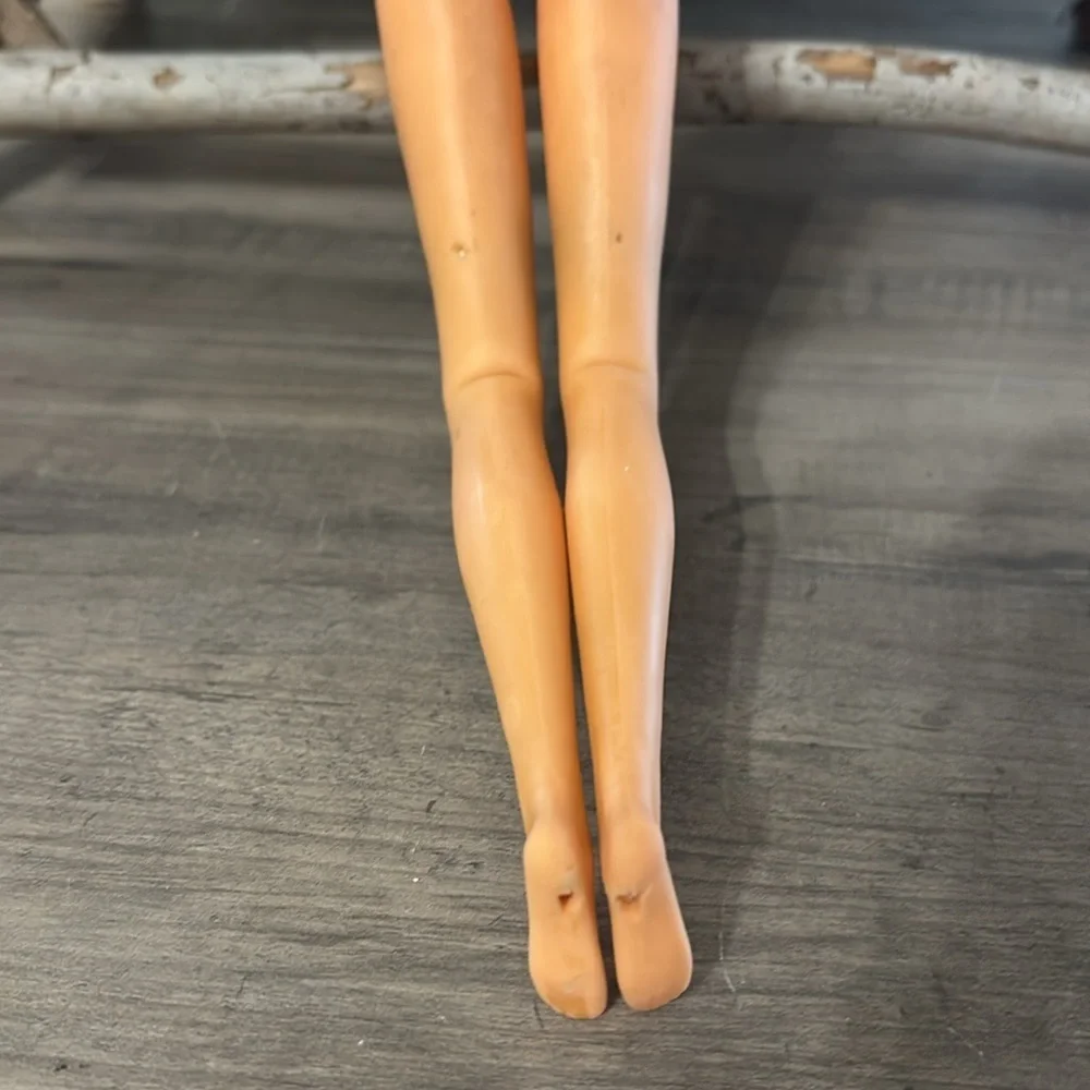 VINTAGE PRE OWNED 1966 #21 FRANCIE DOLL WITH EYELASHES & CLICKING BENDABLE LEGS